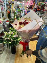 Load image into Gallery viewer, Bouquet 50 red &amp; pink roses
