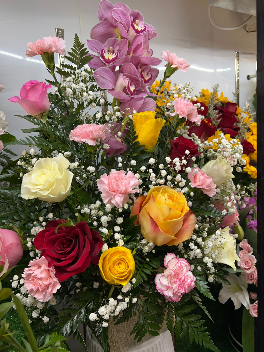 Mix roses with orquídea