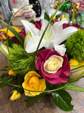 Load image into Gallery viewer, Roses  in two colors
