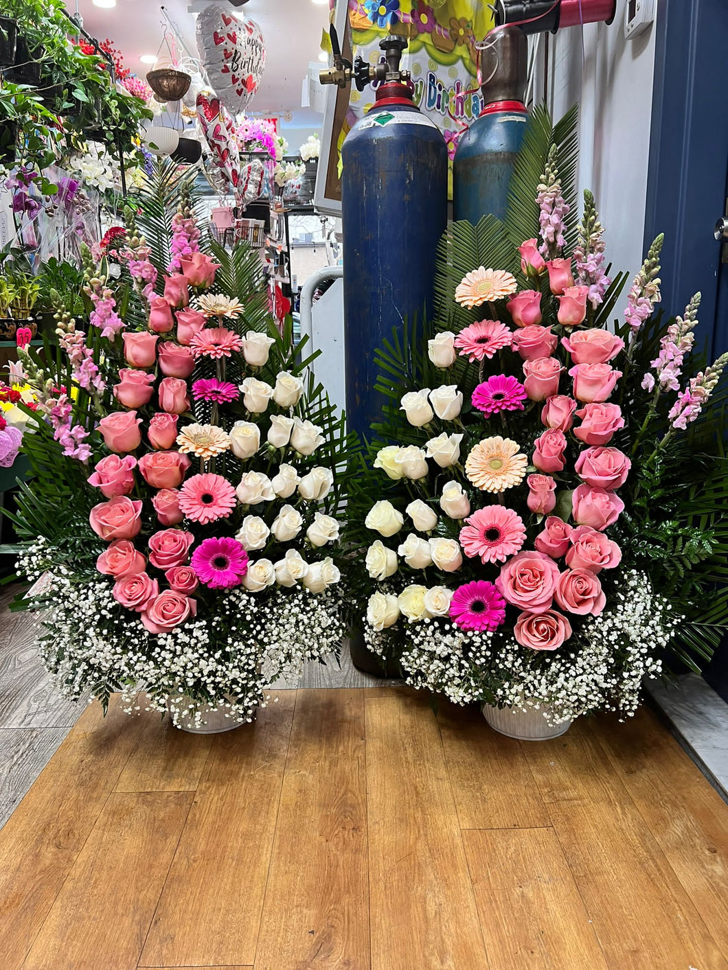 Pink roses with Gerberas