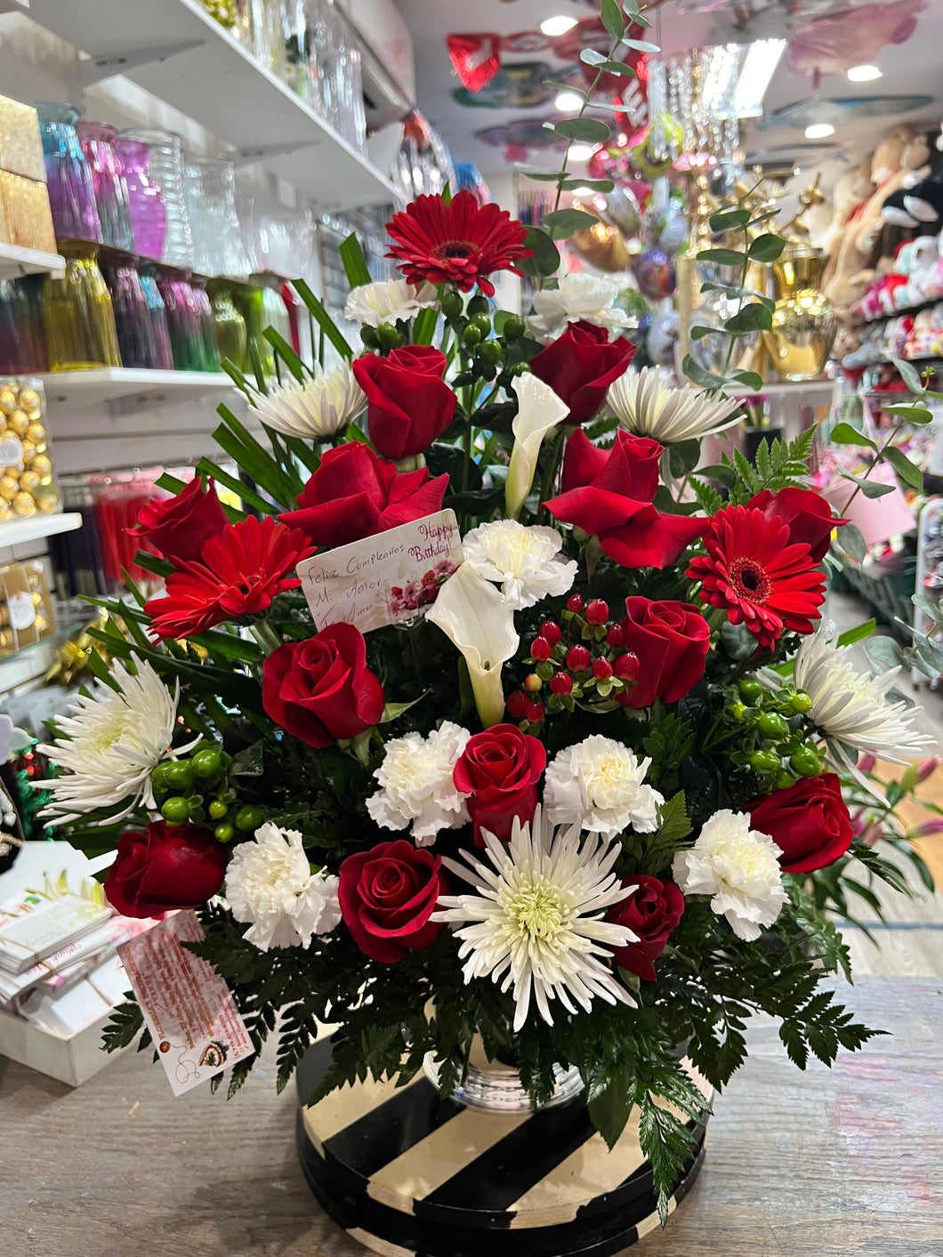 Red arrangements whit Cala lilys