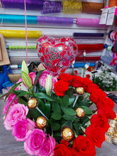 Load image into Gallery viewer, Heart with pink &amp; red roses
