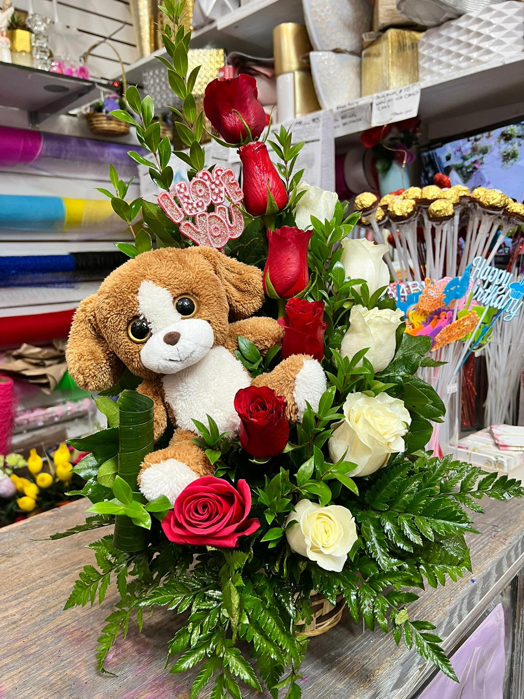 Teddy bear with roses 🧸