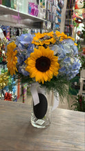 Load image into Gallery viewer, Boquet for sweet 16
