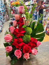 Load image into Gallery viewer, Pink &amp; red roses

