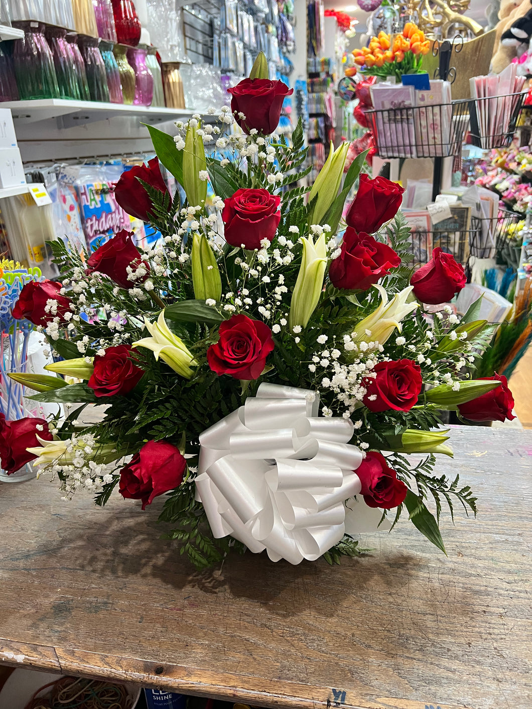 Red roses with white lily