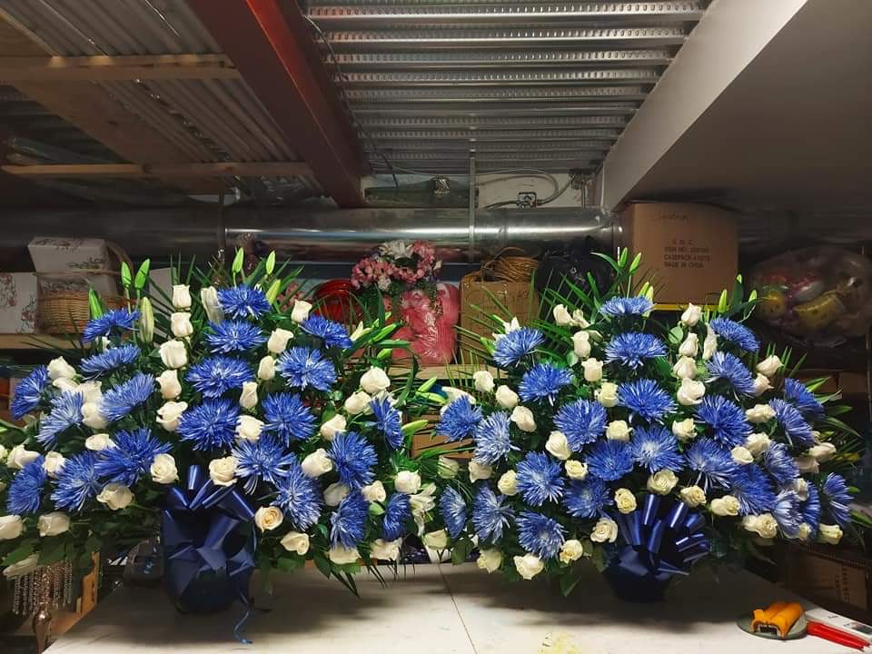 White roses with blue spider