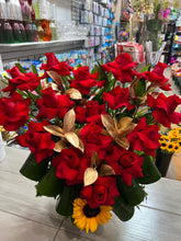 Load image into Gallery viewer, Heart with open roses
