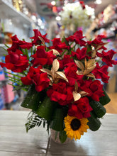 Load image into Gallery viewer, Heart with open roses
